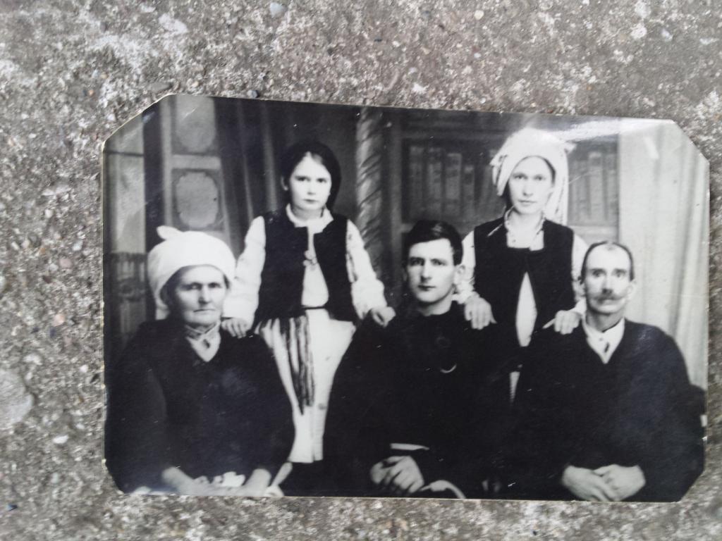 fra. Karlo Grabovičkić sa obitelji u Doknju