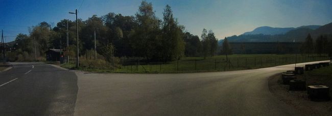 Teharje postaja, na ovom mjestu je vlak pun Hrvata čekao tri dana te je sa ovog mjesta nastavio svoje putovanje u smrt, desno prema rudniku Pečovnik.