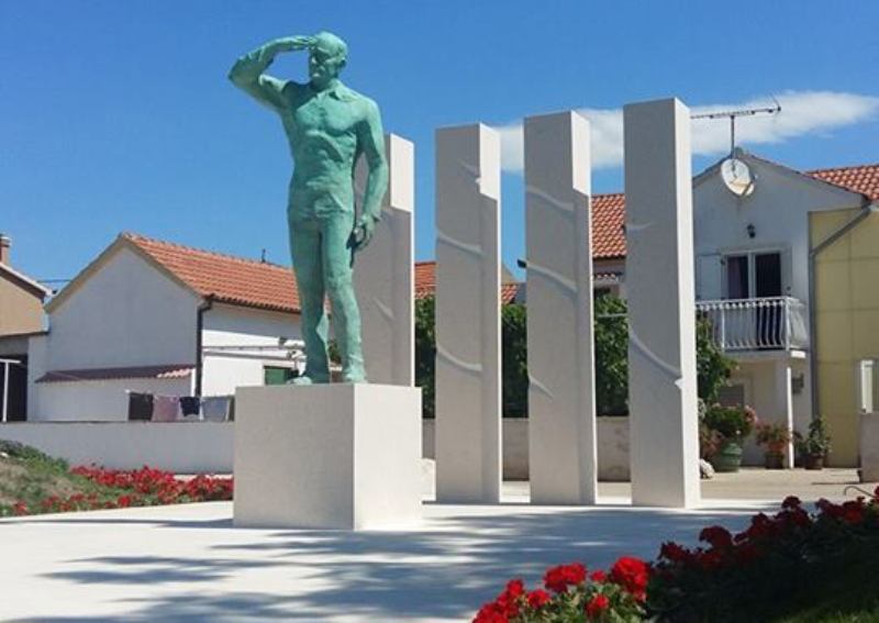 miro-barešić-spomenik-pakoštane