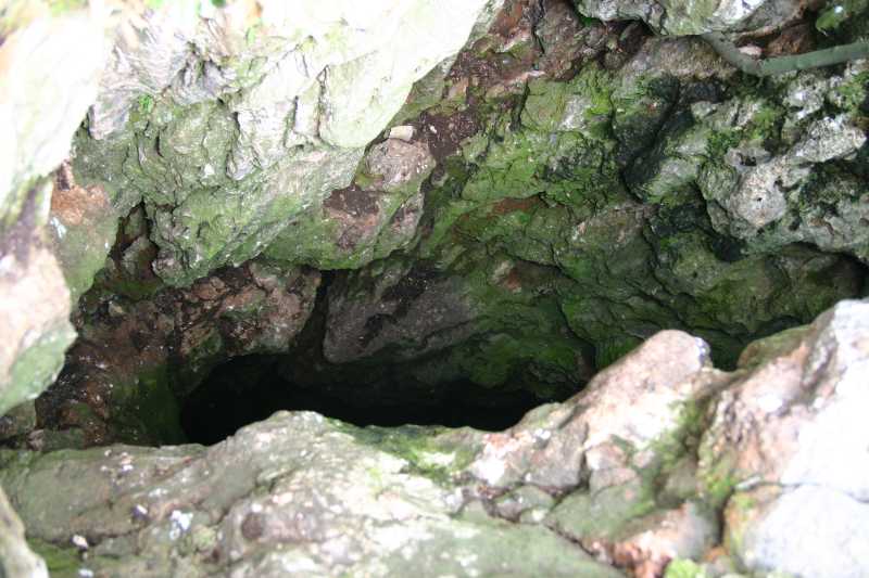 Jama na otoku Žirju