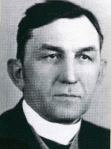 ŽUPNIK IVAN STANKOVIĆ UBIJEN U VRHOVCU 1947 (pobjegao u prizemlje i onako ranjen i sav krvav sakrio se u kuhinju, gdje je ustrijeljen)