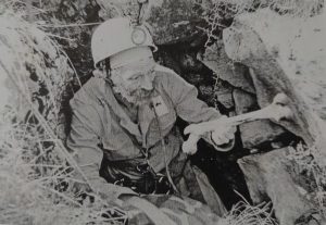 JAMA U LOKVIČINAMA JOŠ JEDNO STRATIŠTE, POKRAJ JAME ODSJEČENE RUKE, KRUNICE I ŽENSKE CIPELE